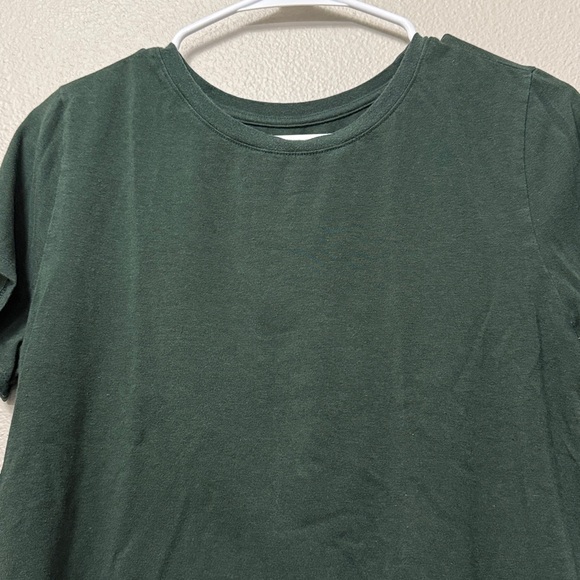 Old Navy EveryWear Crop T-Shirt - Picture 4 of 9